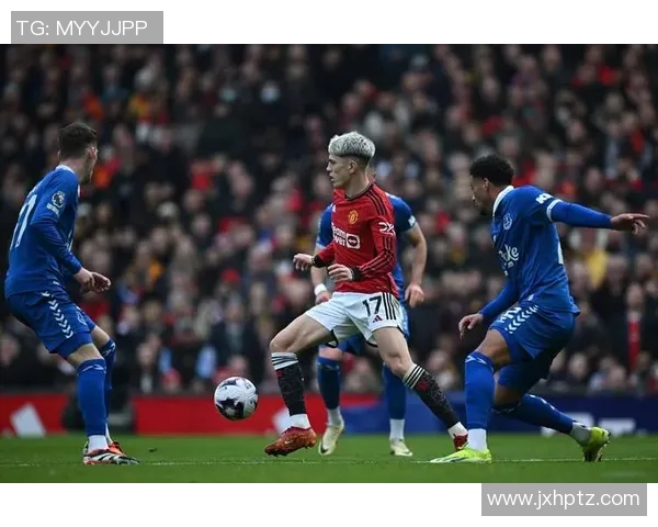 曼联与埃弗顿精彩对决回顾分析及比赛亮点总结 曼联与埃弗顿精彩对决回顾分析及比赛亮点总结