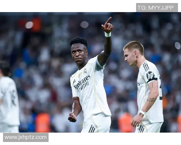 尤文图斯与里昂在欧冠赛场的精彩对决回顾与分析