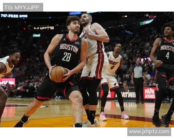 热火与魔术激战正酣三分球对决引爆全场激情 热火与魔术激战正酣三分球对决引爆全场激情