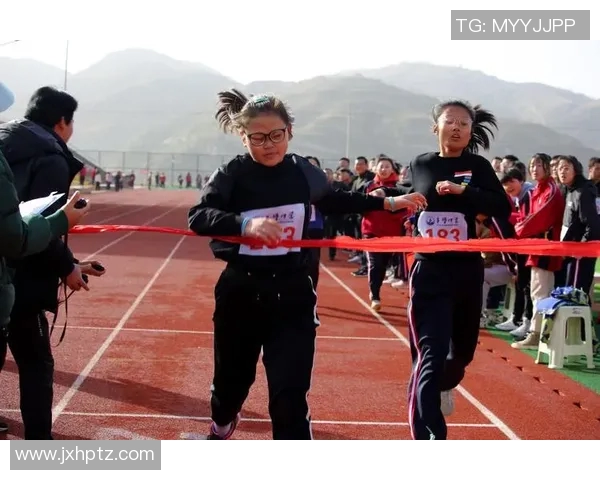 篮球明星与鼓乐的完美结合展现激情与节奏的精彩瞬间